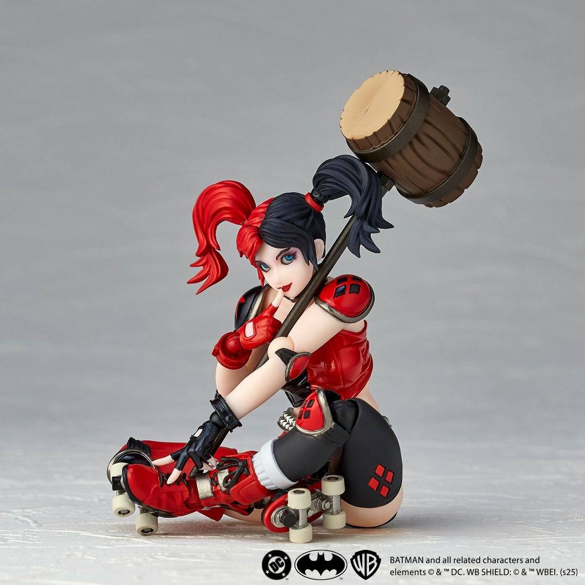 Revoltech Amazing Yamaguchi Harley Quinn Red x Black