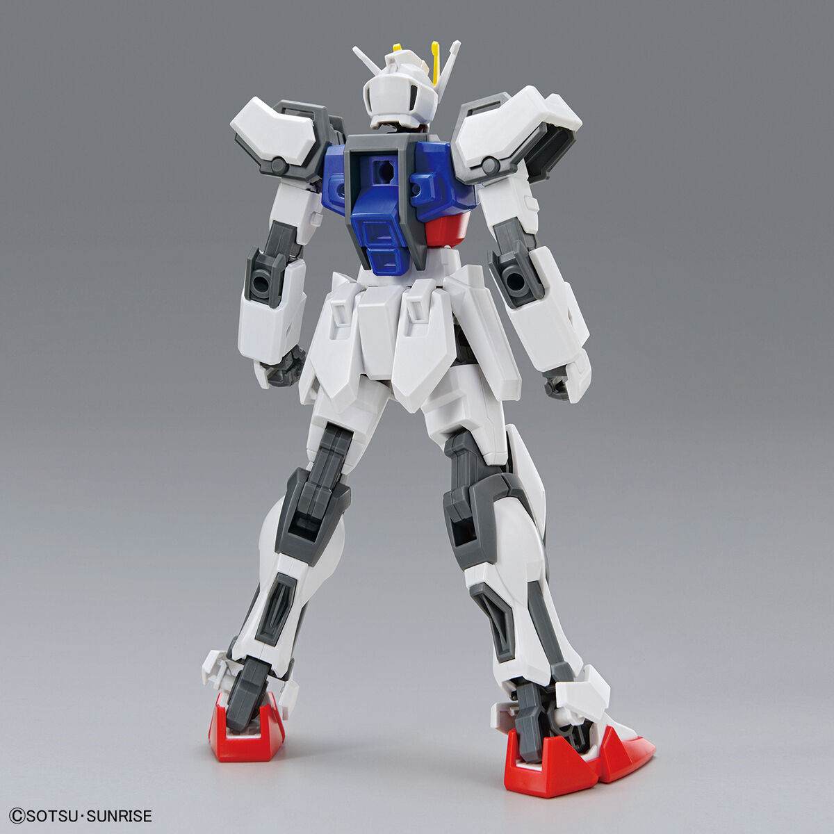 Entry Grade Strike Gundam - Escala 1/144 - Bandai